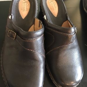 Clarks Artisan Collection Brown Clogs LN Size 8.5